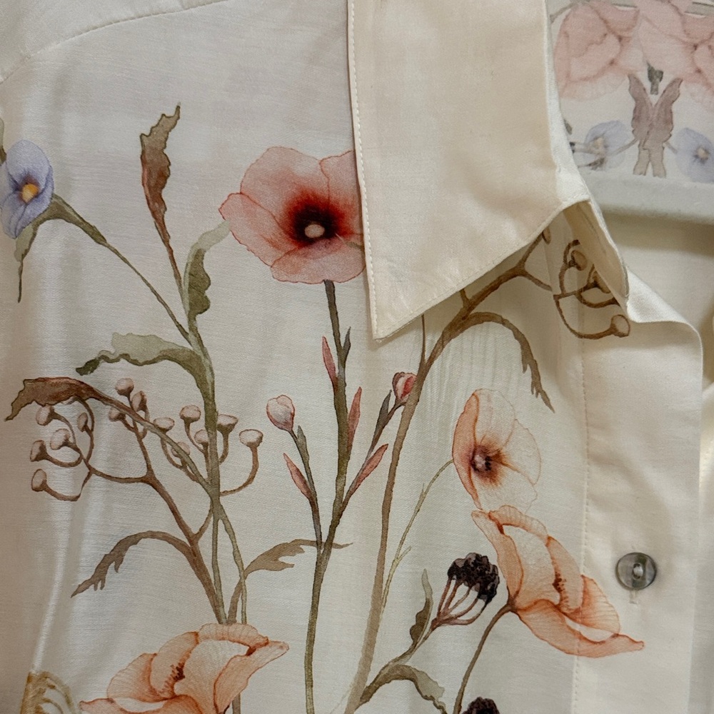 ๐ NWOT Floral Print Button-Up Shirt - Picture 2 of 4